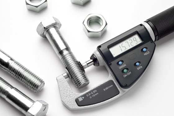 Digital micrometer with adjustable pressure measurement with steel screw