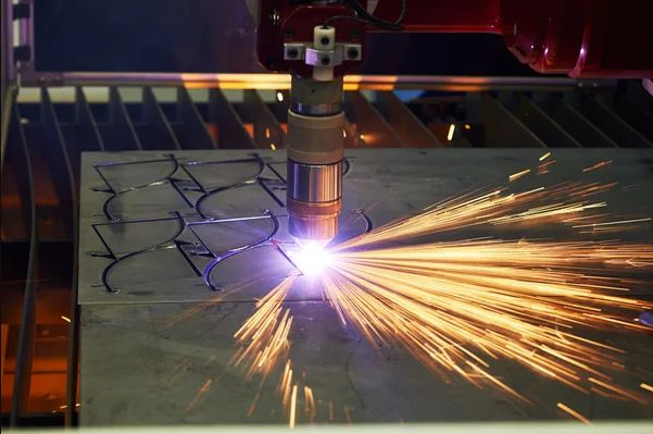 Laser or plasma cutting metalworking