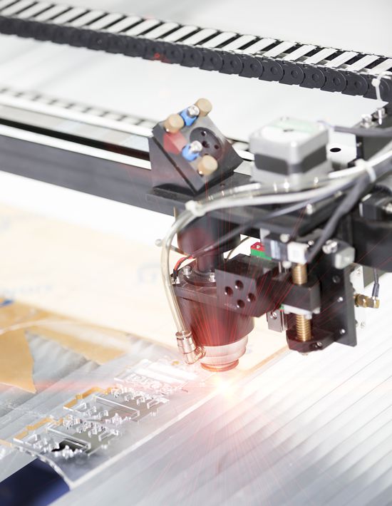 CNC Laser cutting machine cutting acrylic plate