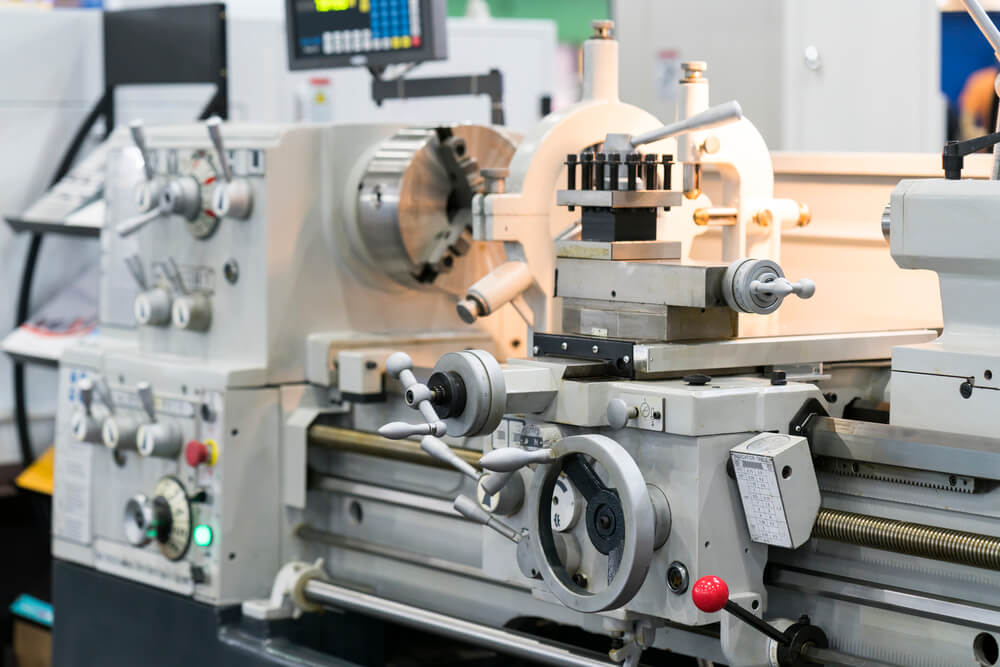 High precision manual lathe machine. — Photo